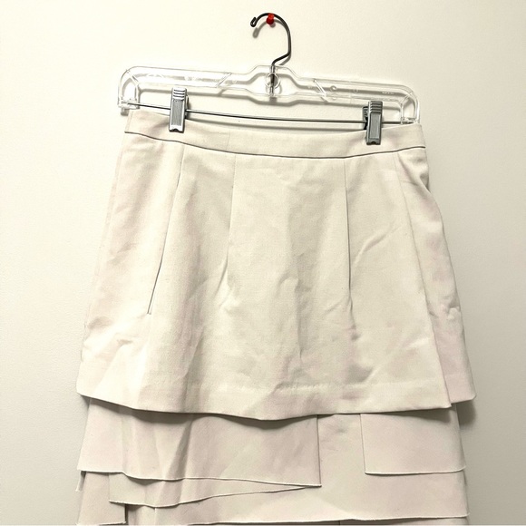 🎉RARE🎉 BCBGMaxAzria gray pearl layered pleated skirt - Picture 3 of 15